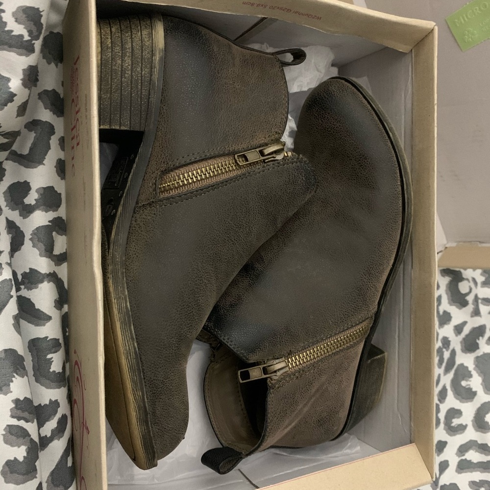 Super cute and comfy ankle boots